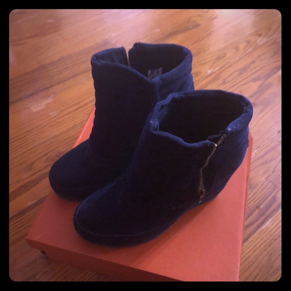 Platform navy sneaker bootie